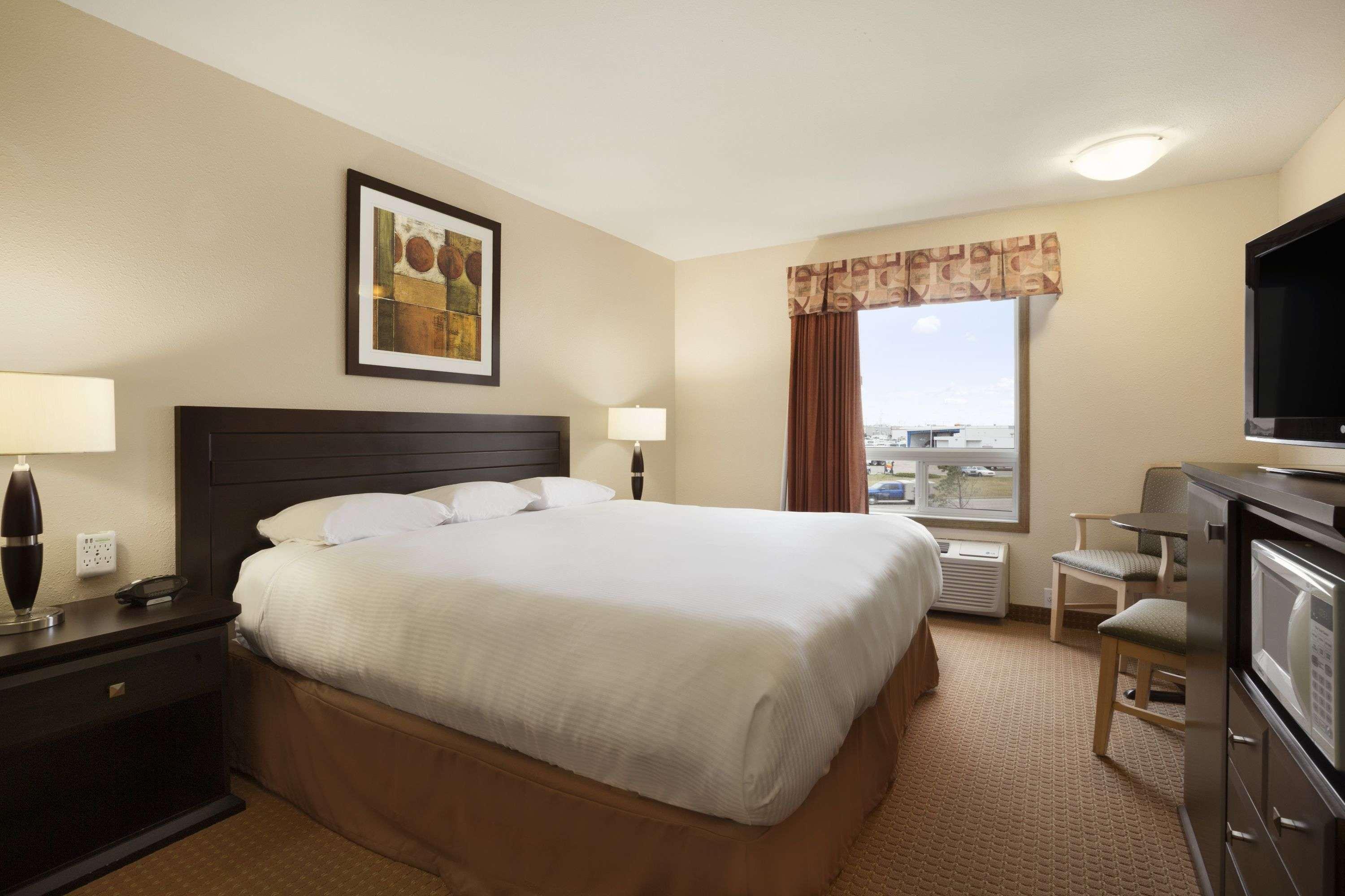 Super 8 By Wyndham Edmonton International Airport Hotel Leduc Bagian luar foto