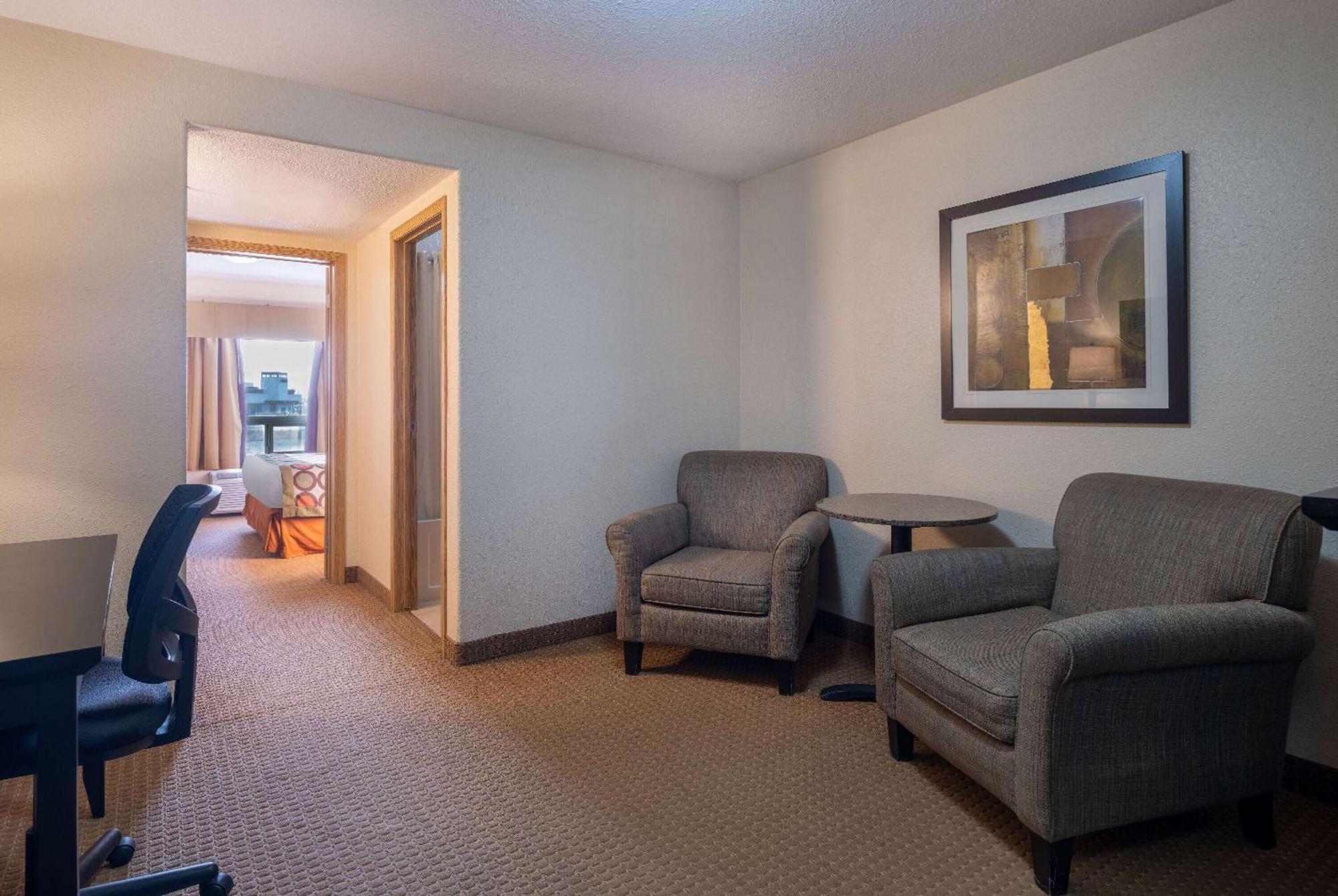 Super 8 By Wyndham Edmonton International Airport Hotel Leduc Bagian luar foto